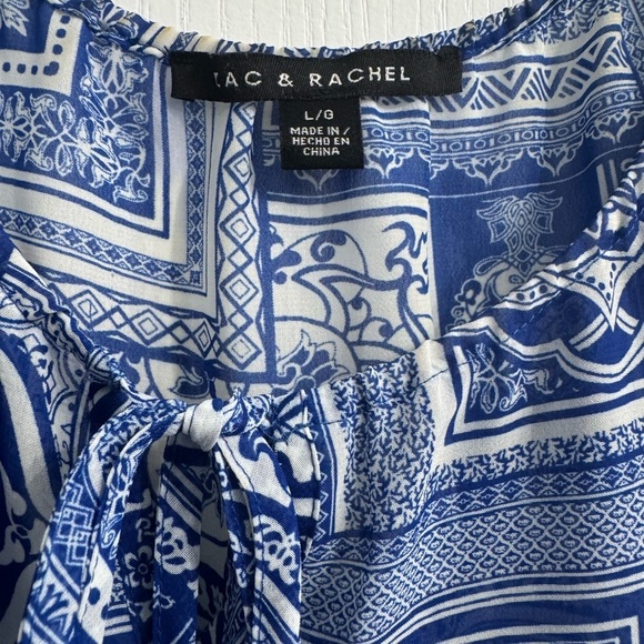 2/30$ Blue and White Patterned Sleeveless Top. Ptp 19” - Picture 3 of 6